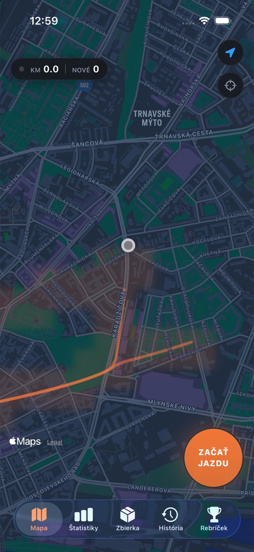 Snímka obrazovky TerraDrive: tmavá mapa Bratislavy s oranžovo vyfarbenými prejdenými cestami a modrým bodom polohy.